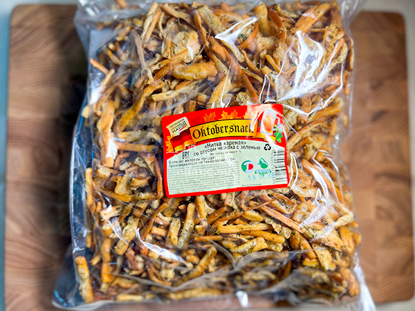 Нитка ЖАРЕНАЯ "Чеснок с зеленью" Oktobersnack 1 кг (сырный продукт) в Ангарске