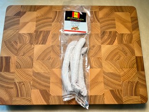 Мясные снеки: Колбаски сыровяленые Mini Fuet 