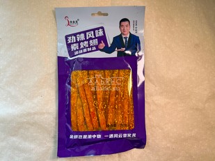 Сыр к пиву: Мучные полоски ФИОЛЕТОВЫЕ со вкусом острых куриных крылышек 76 гр