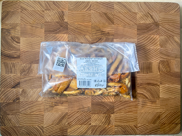 Сыр 150 гр ГОРНЫЙ СЫРОВАР (Ассорти копчёный с укропом и чесноком) в Ангарске